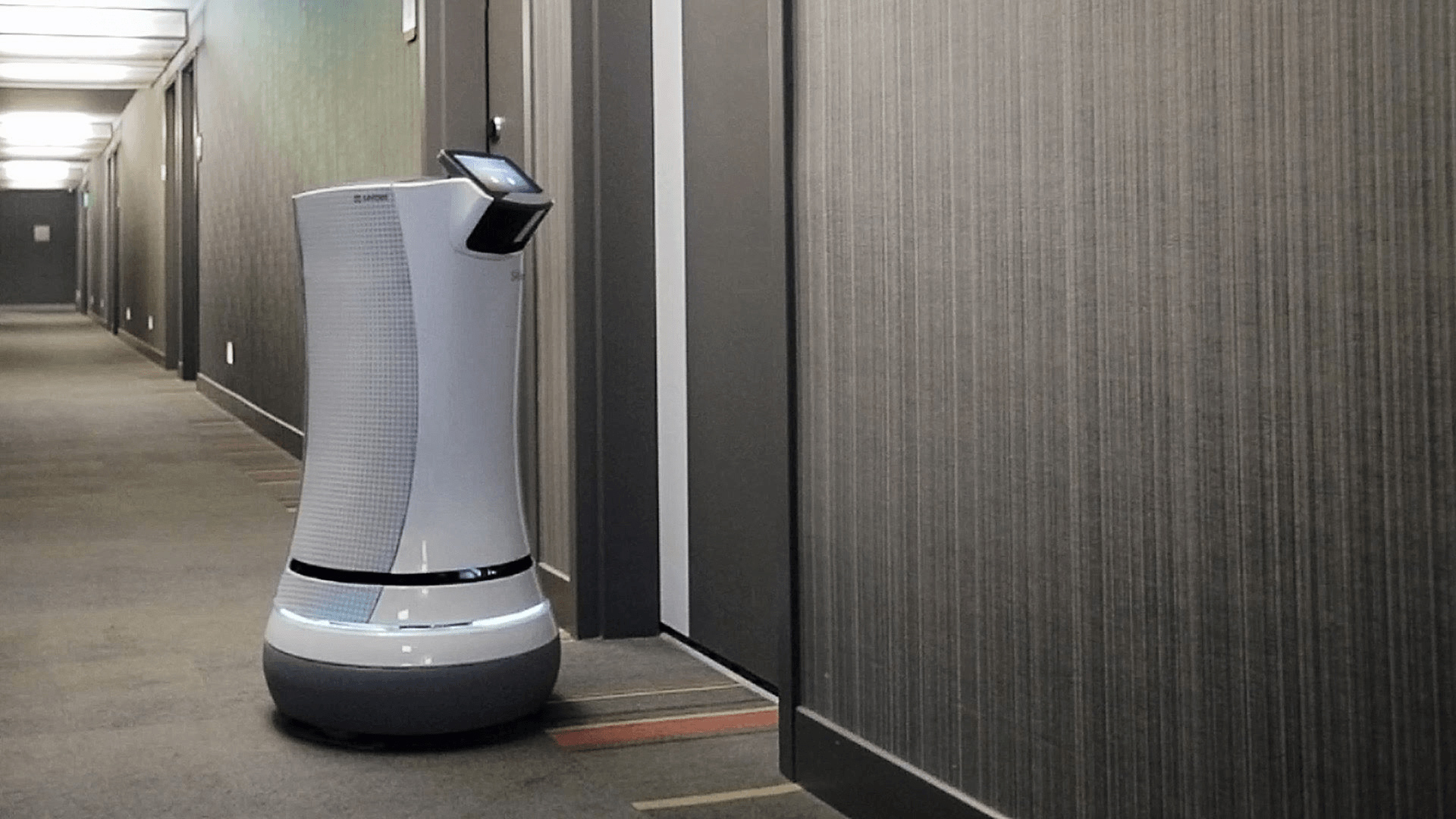 hospitality technology trends- robot 